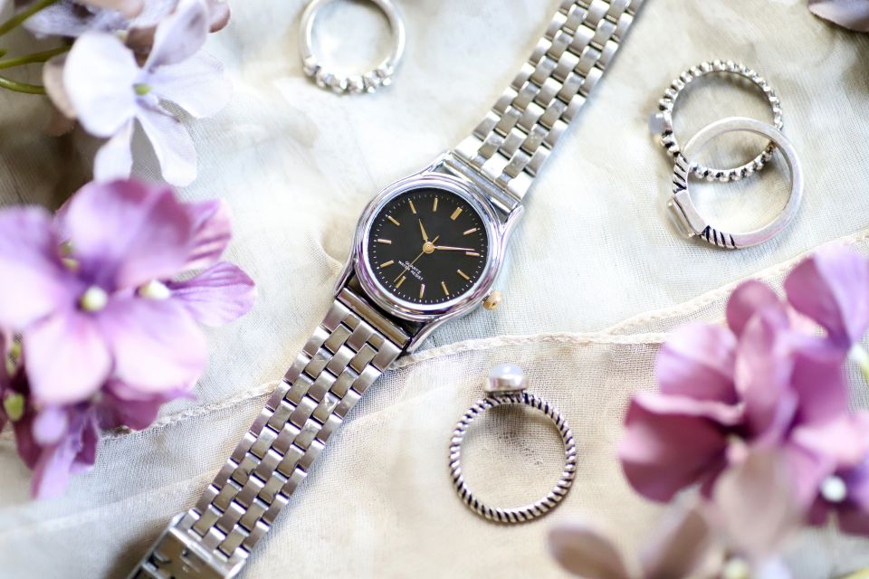 進化し続ける折りたたみ傘が描く現代人の毎日と個性を彩るアイテムの魅力